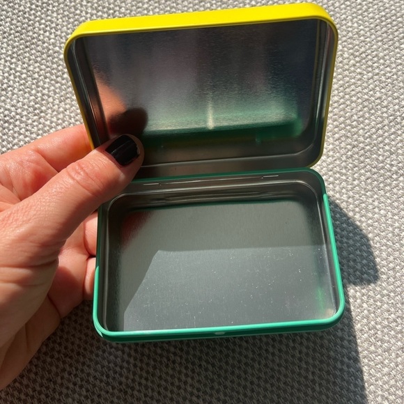 L’occitane en Provence travel kit empty box - Picture 2 of 3